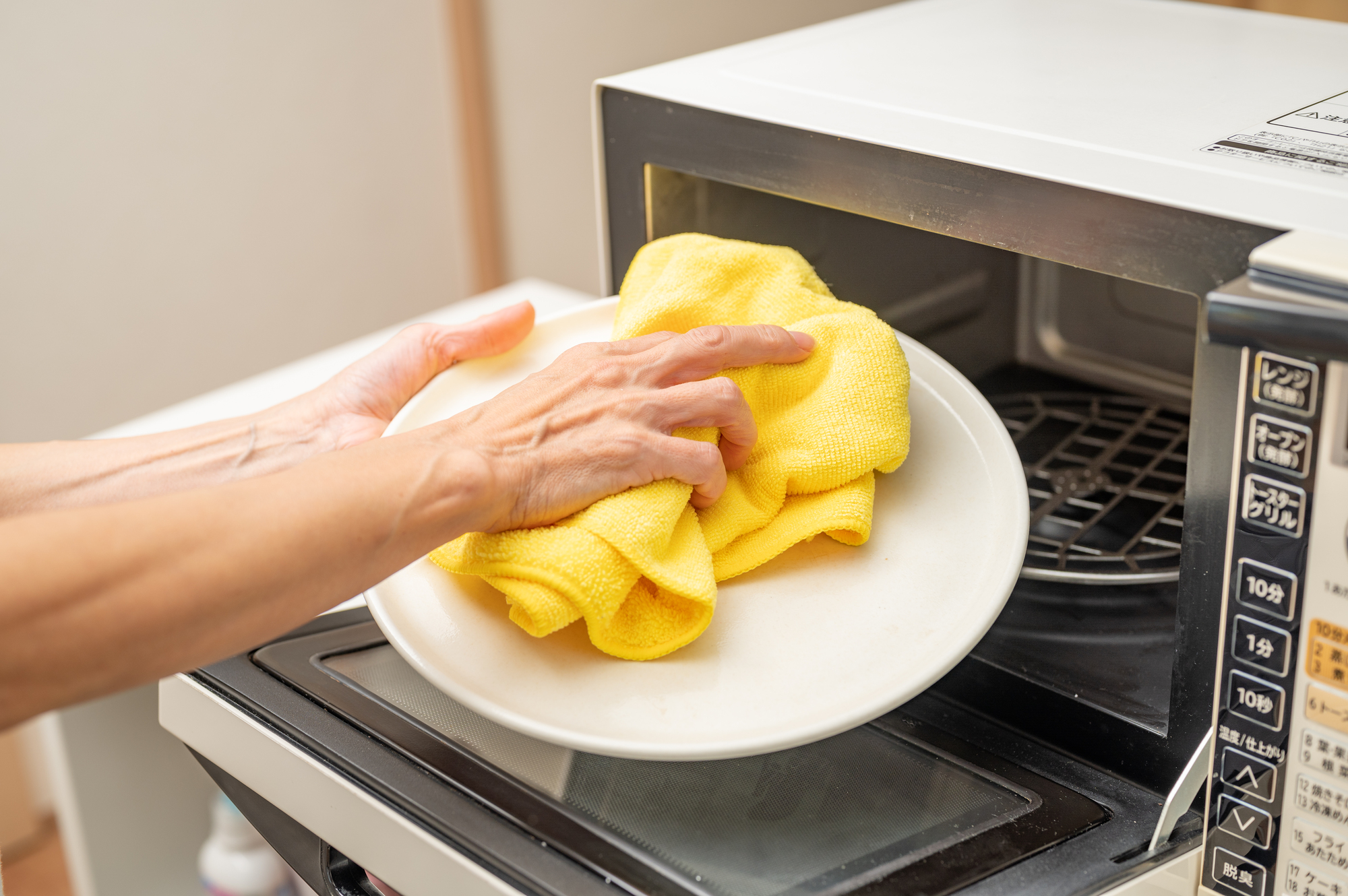 電子レンジのターンテーブルが割れてしまった！どうすれば？処分方法は