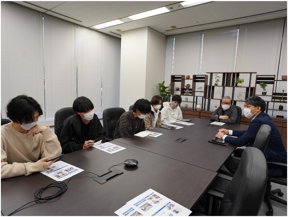 近畿大学 建築学部 垣田ゼミの方々が当社の新大阪ショールームを見学に来られました。 
