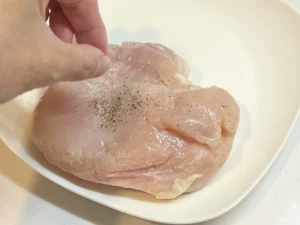 調味料をまぶす