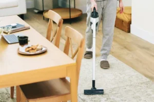 掃除機の寿命はおよそ6年！タイプ別の目安と買い替えサイン、長持ちさせるコツ