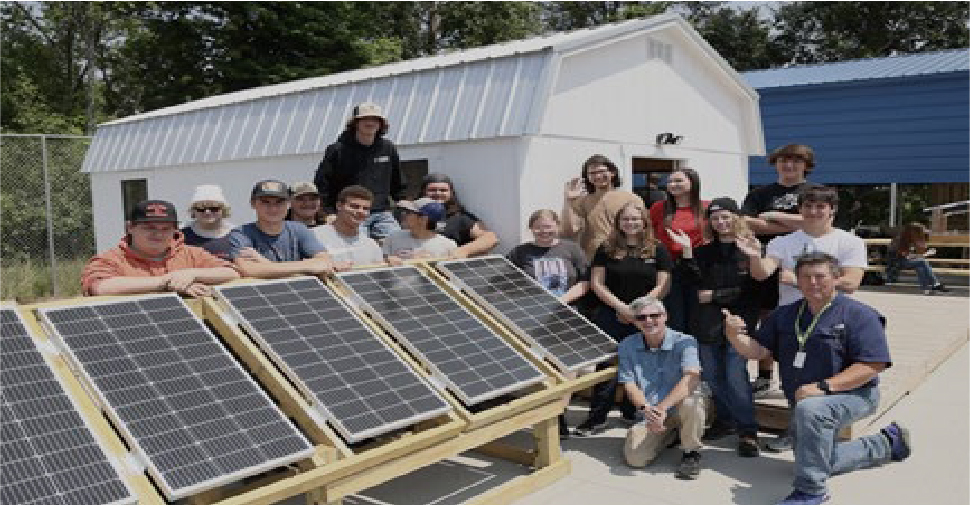 GE Appliancesは、米国ブリット郡の22の学生チームと提携し、地元の非営利団体のために小型住宅の設計・建設を行いました